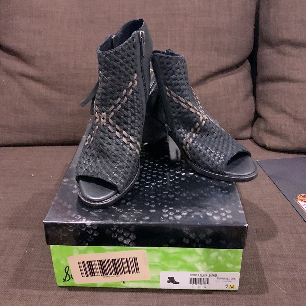 Sam Edelman Cooper Sandal.  Size 7 NIB